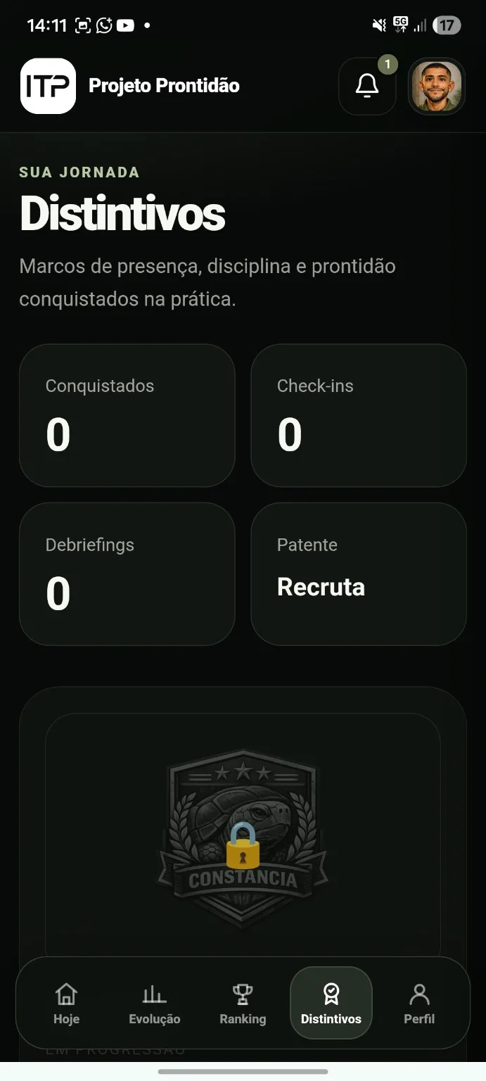 Tela de distintivos com patente e conquista de constância bloqueada